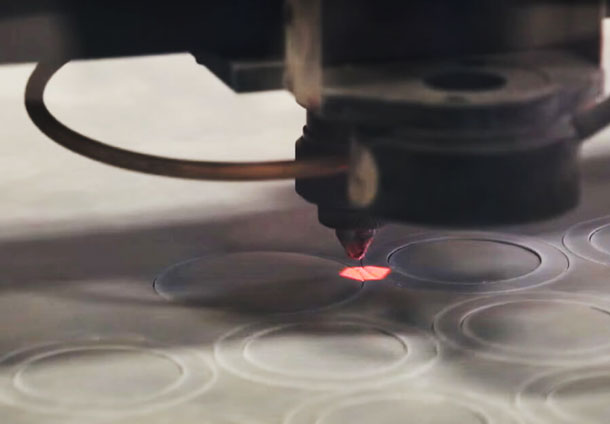 對比傳統(tǒng)模切機(jī)，激光模切機(jī)所具備的優(yōu)勢！(圖1)