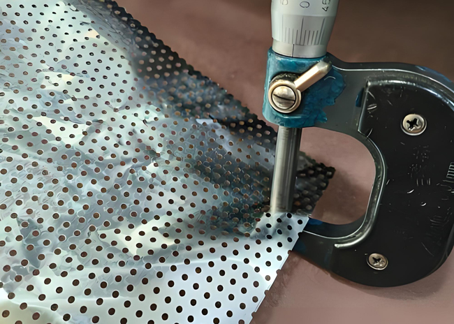 鋰電銅箔使用激光打孔和模具沖孔工藝分析(圖1)